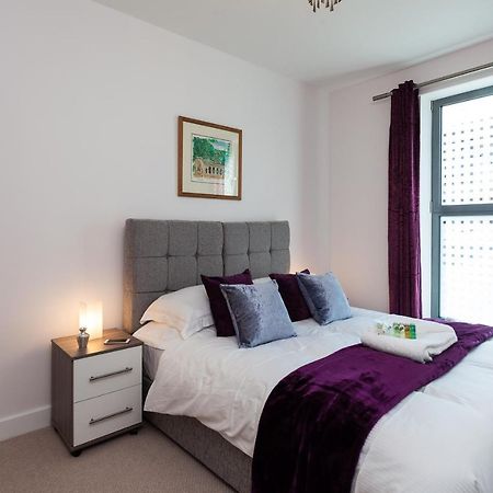 Self-Contained Town Centre One Bedroom Apartments By Helmswood Serviced Apartments Редхил Екстериор снимка