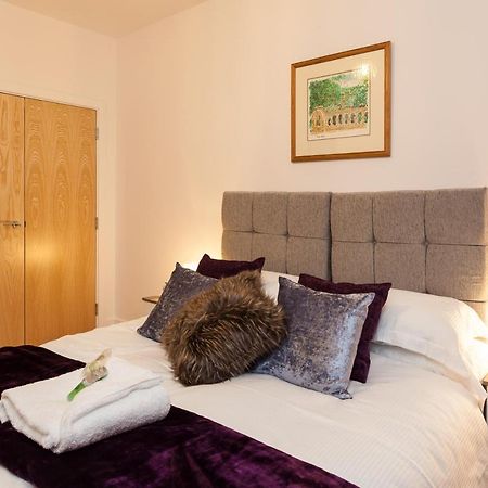 Self-Contained Town Centre One Bedroom Apartments By Helmswood Serviced Apartments Редхил Екстериор снимка