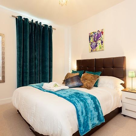 Self-Contained Town Centre One Bedroom Apartments By Helmswood Serviced Apartments Редхил Екстериор снимка