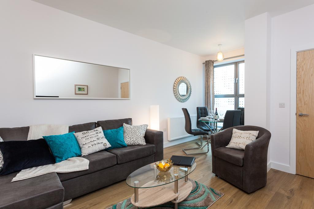 Self-Contained Town Centre One Bedroom Apartments By Helmswood Serviced Apartments Редхил Екстериор снимка