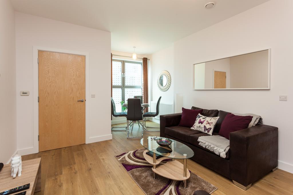 Self-Contained Town Centre One Bedroom Apartments By Helmswood Serviced Apartments Редхил Екстериор снимка
