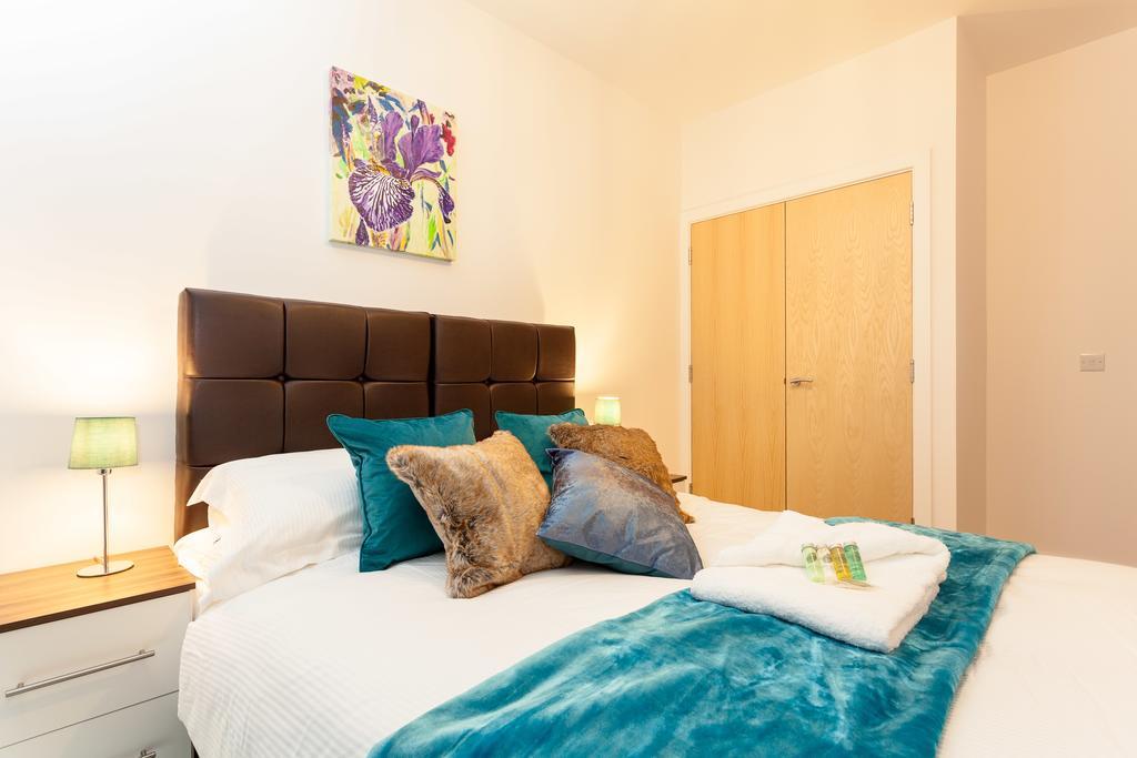 Self-Contained Town Centre One Bedroom Apartments By Helmswood Serviced Apartments Редхил Екстериор снимка