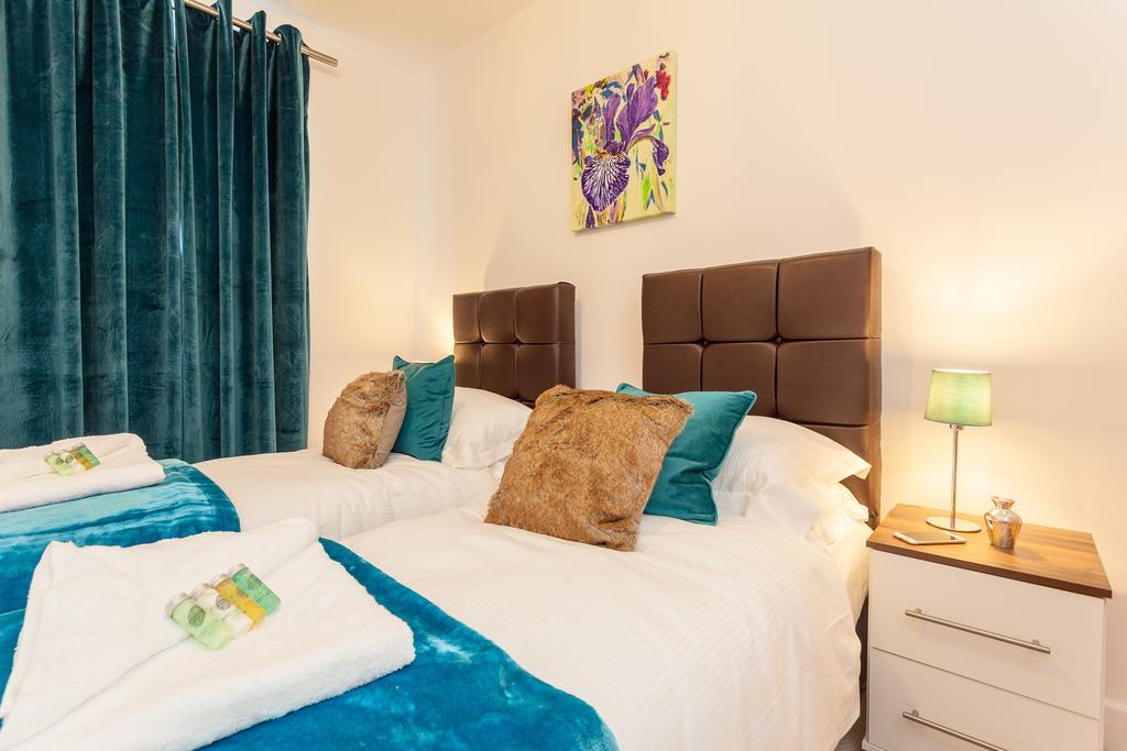 Self-Contained Town Centre One Bedroom Apartments By Helmswood Serviced Apartments Редхил Екстериор снимка