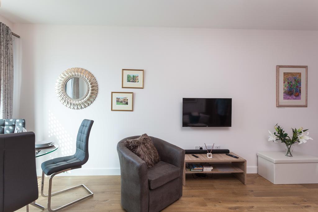 Self-Contained Town Centre One Bedroom Apartments By Helmswood Serviced Apartments Редхил Екстериор снимка