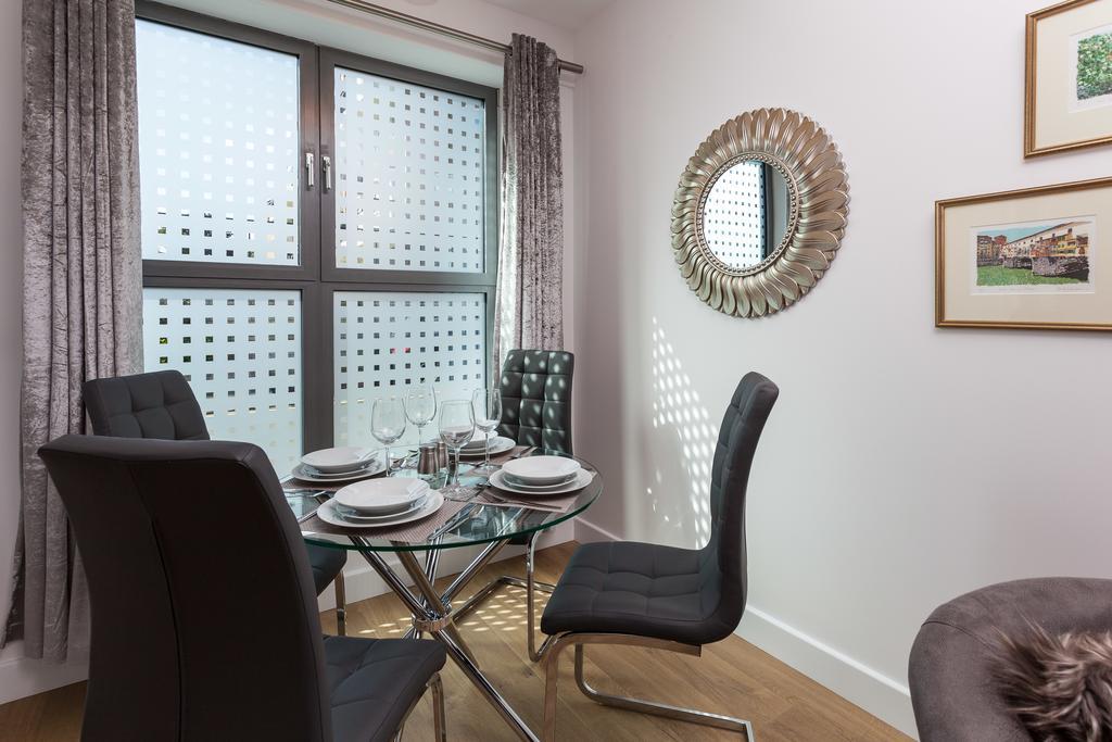Self-Contained Town Centre One Bedroom Apartments By Helmswood Serviced Apartments Редхил Екстериор снимка