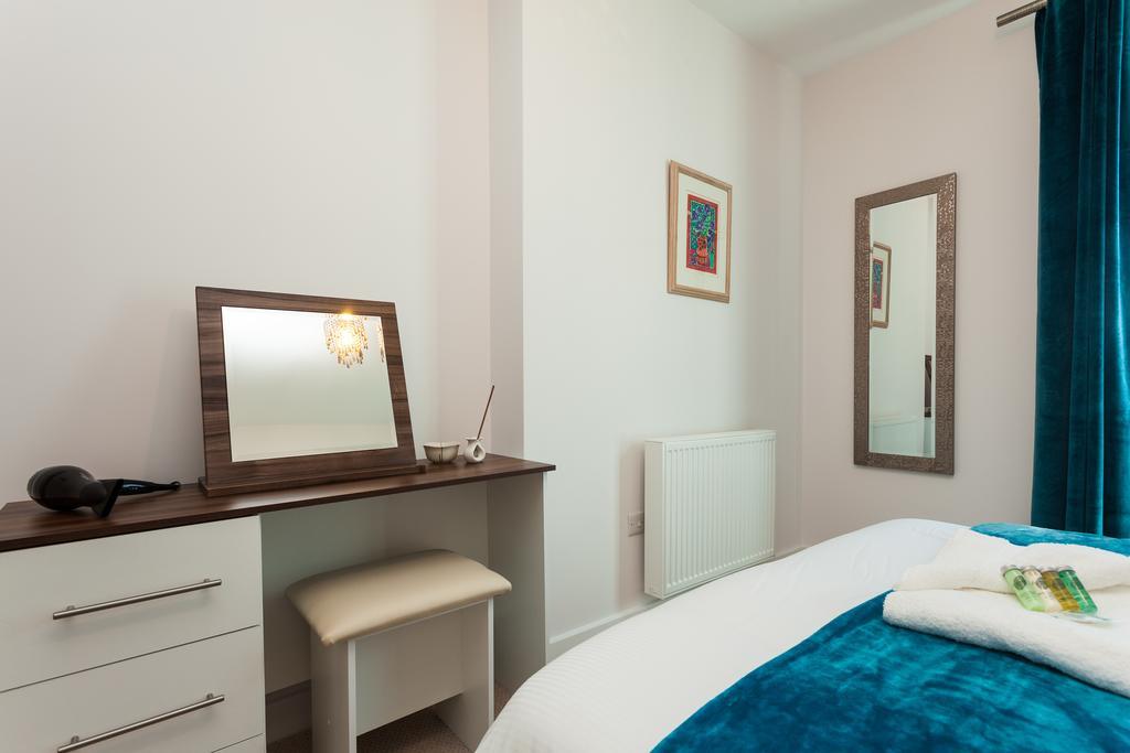Self-Contained Town Centre One Bedroom Apartments By Helmswood Serviced Apartments Редхил Екстериор снимка