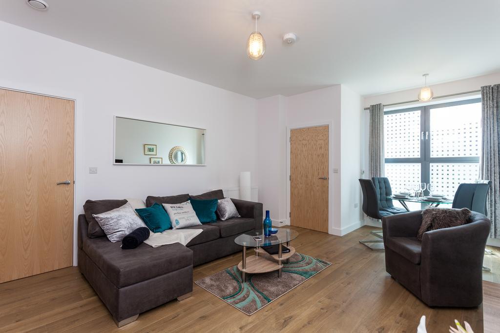 Self-Contained Town Centre One Bedroom Apartments By Helmswood Serviced Apartments Редхил Екстериор снимка