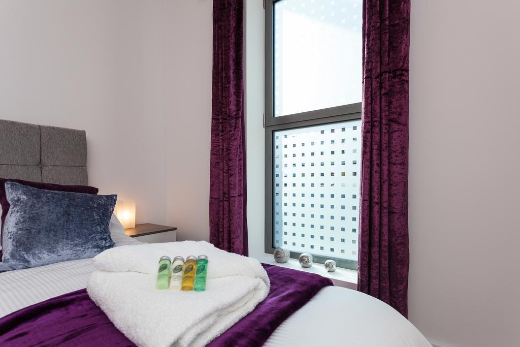 Self-Contained Town Centre One Bedroom Apartments By Helmswood Serviced Apartments Редхил Екстериор снимка