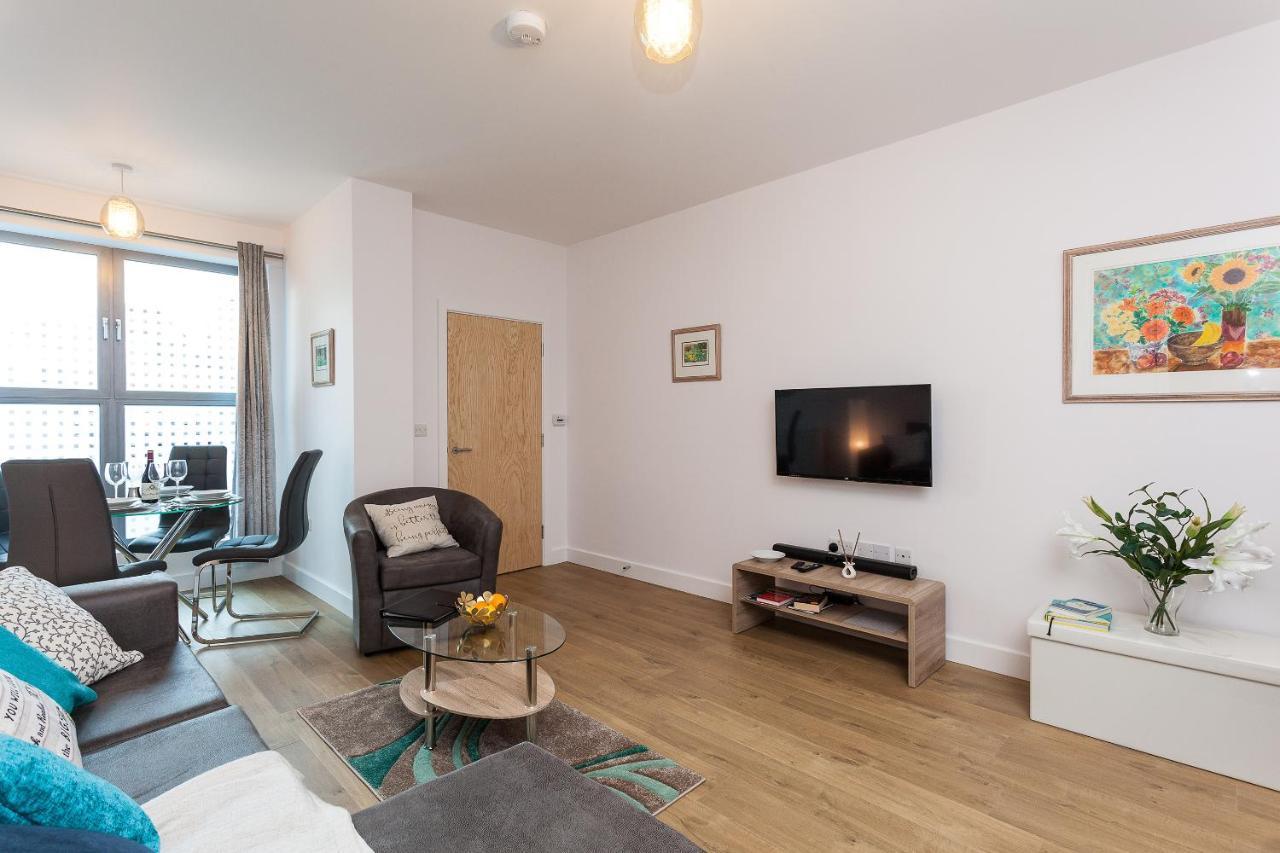 Self-Contained Town Centre One Bedroom Apartments By Helmswood Serviced Apartments Редхил Екстериор снимка